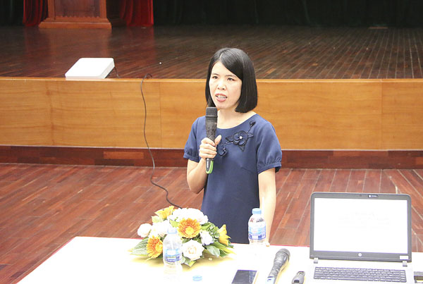 : Tiến sĩ Nguyễn Thị Chinh, Trưởng Phòng Nghiên cứu, ứng dụng và chuyển giao khoa học công nghệ triển khai nội dung 2 Thông tư tại hội nghị. 