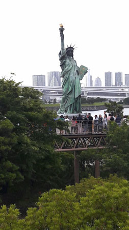 Nữ thần Tự Do trên đảo Odaiba.