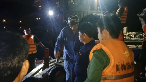 Lực lượng Biên triển khai phương án cứu nạn thuyền viên tàu BV 5489 TS bị chìm vào tối 19/5.