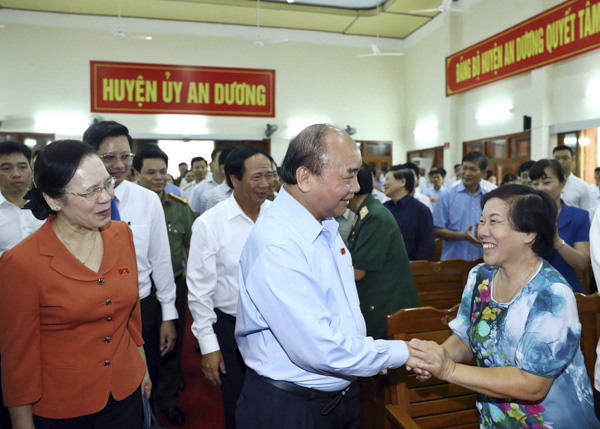 Thủ tướng Nguyễn Xuân Phúc gặp gỡ cử tri huyện An Dương, TP. Hải Phòng.  Ảnh: THỐNG NHẤT 