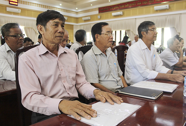 Các cử tri huyện Châu Đức tham dự buổi tiếp xúc với Đoàn ĐBQH tỉnh.