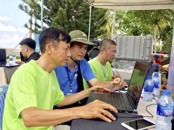 Phóng viên tác nghiệp đa phương tiện tại hiện trường Giải Việt dã Báo Bà Rịa-Vũng Tàu  năm 2019.