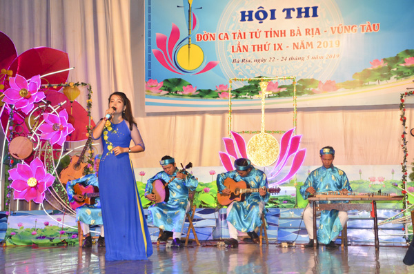 Một tiết mục tại Hội thi đơn ca tài tử tỉnh lần thứ IX-2019.