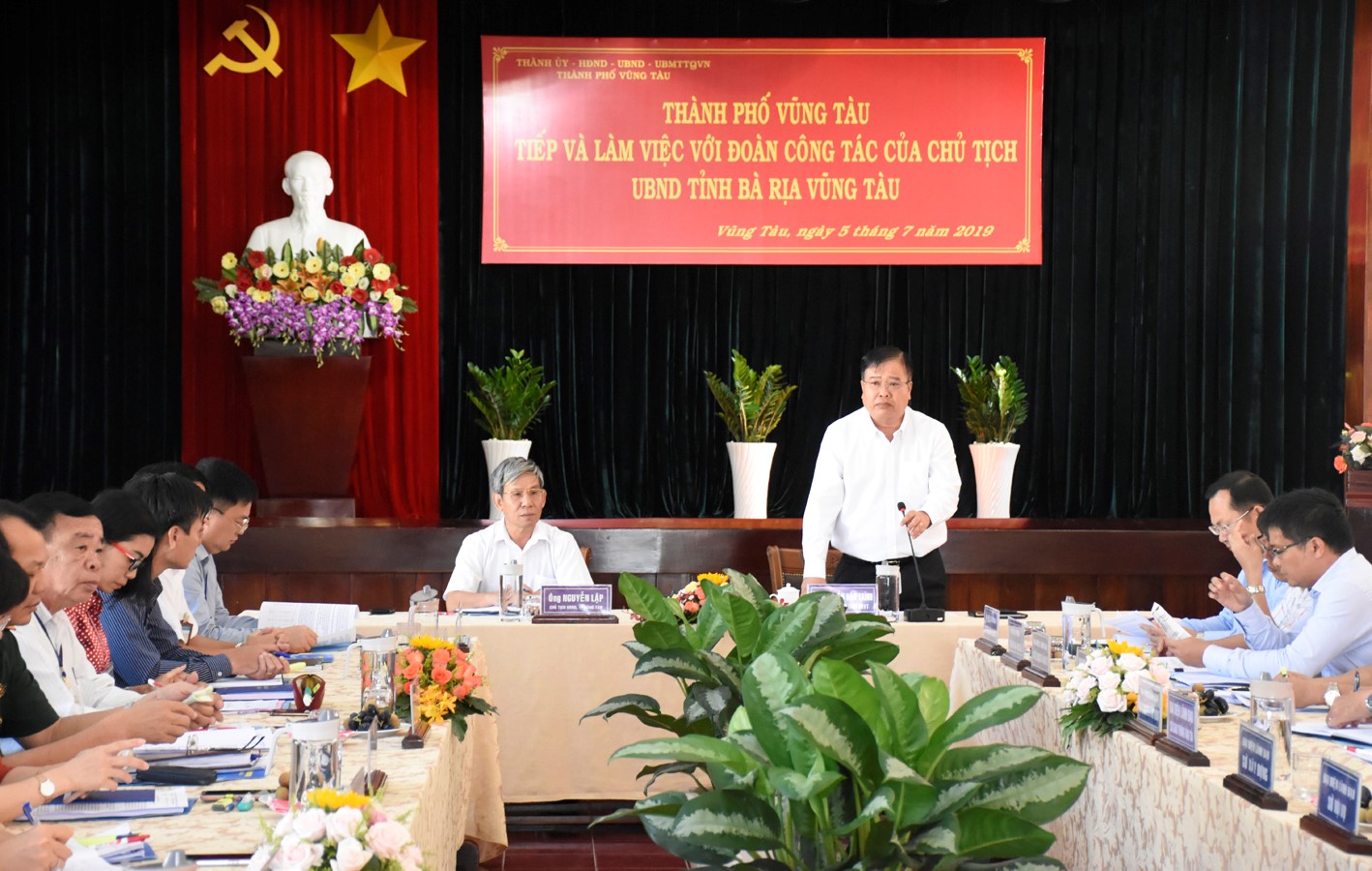 Ông Nguyễn Văn Trình, Phó Bí thư Tỉnh ủy, Chủ tịch UBND tỉnh phát biểu tại buổi làm việc.