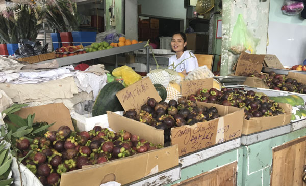 Măng cụt được bày bán tại chợ Vũng Tàu.