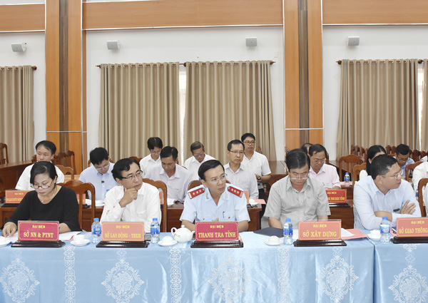 Đại diện các sở, ngành tham dự buổi làm việc.