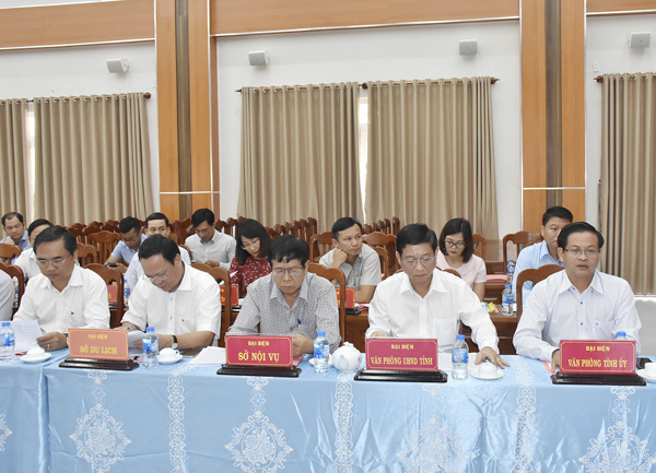 Đại diện các sở, ngành tham dự buổi làm việc.