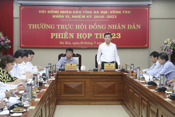 Ông Nguyễn Hồng Lĩnh, Ủy viên Trung ương Đảng, Bí thư Tỉnh ủy, Chủ tịch HĐND tỉnh phát biểu chỉ đạo  tại phiên họp. 