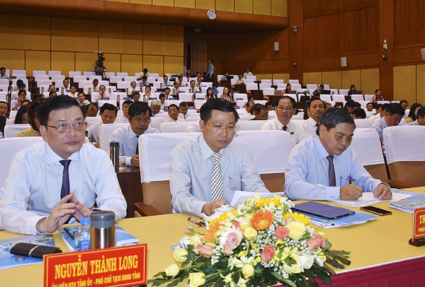 Lãnh đạo UBND tỉnh tham dự Kỳ họp. 