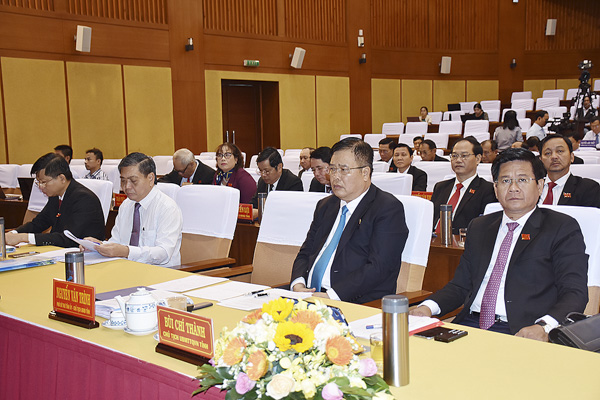 Lãnh đạo tỉnh tham dự Kỳ họp. 