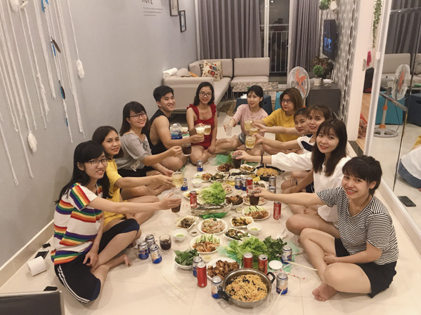 Một nhóm du khách lưu trú tại chung cư Vũng Tàu Melody. 