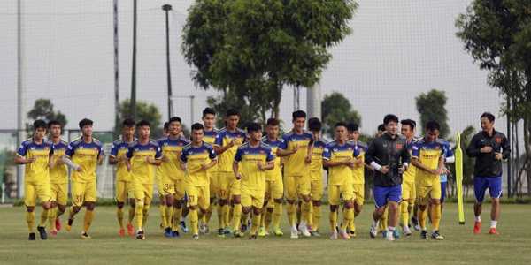 Mặt sân cỏ nhân tạo tại SEA Games 2019 sẽ rất khác biệt với mặt cỏ tự nhiên mà U22 Việt Nam đang luyện tập ở PVF. 