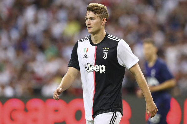 De Ligt lẽ ra nên là hợp đồng cần chăm chút nhất mùa hè này của Barcelona.