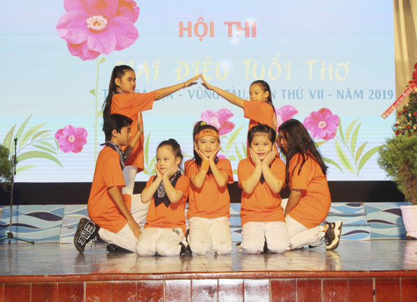 Tiết mục nhảy hiện đại do Đội Văn nghệ thiếu nhi khối tiểu học TP.Vũng Tàu biểu diễn tại hội thi.