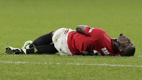 Eric Bailly nghỉ thi đấu khoảng 5 tháng sau chấn thương hôm 26/7.
