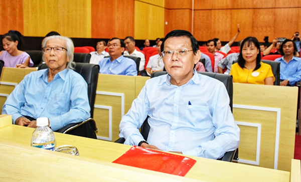 Các đại biểu tham dự tọa đàm.
