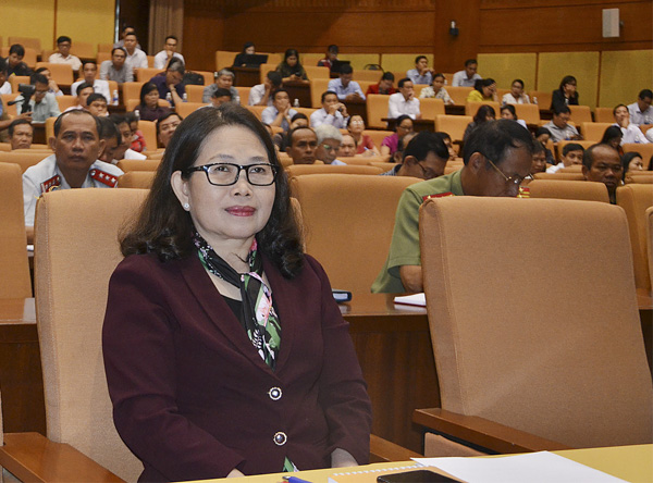 Bà Nguyễn Thị Yến, Phó Bí thư Thường trực Tỉnh ủy, Trưởng Đoàn Đại biểu Quốc hội tỉnh tham dự hội nghị.
