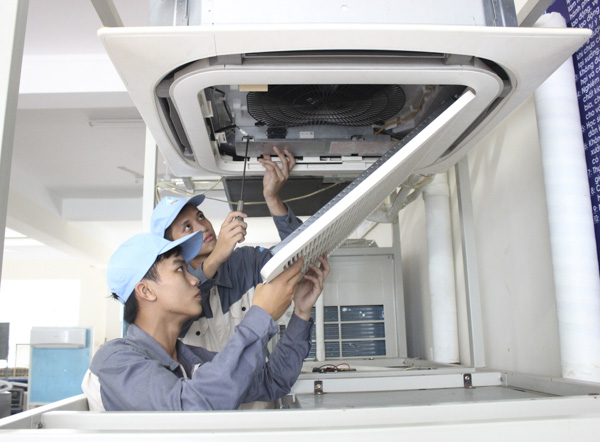 Trước yêu cầu về nguồn nhân lực có tay nghề của các DN, những năm qua, Trường CĐ Kỹ thuật Công nghệ Bà Rịa-Vũng Tàu đã từng bước đổi mới trong đào tạo cho HS, SV, bảo đảm khi ra trường có thể bắt tay ngay vào làm việc. 
