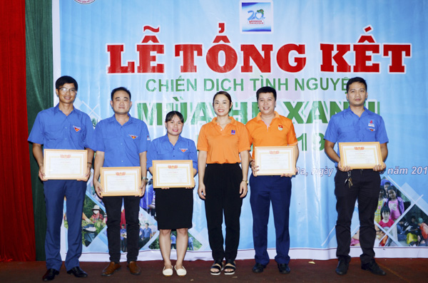 ĐTN Cụm phối hợp hoạt động BR-VT đã khen thưởng 4 tập thể có nhiều đóng góp tích cực trong chiến dịch Mùa hè xanh 2019.