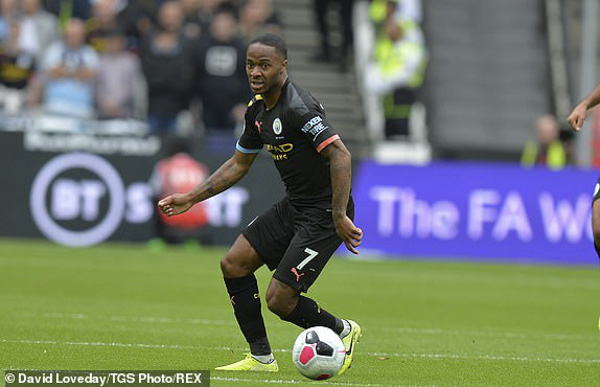 Sterling có cú hat-trick đầu tiên của mùa giải.