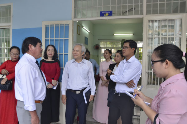 Đoàn khảo sát làm việc tại Trường TH Lê Lợi.
