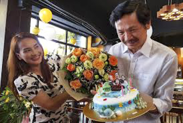 Diễn viên Trung Anh trong phim “Về nhà đi con” được tặng danh hiệu đợt này.