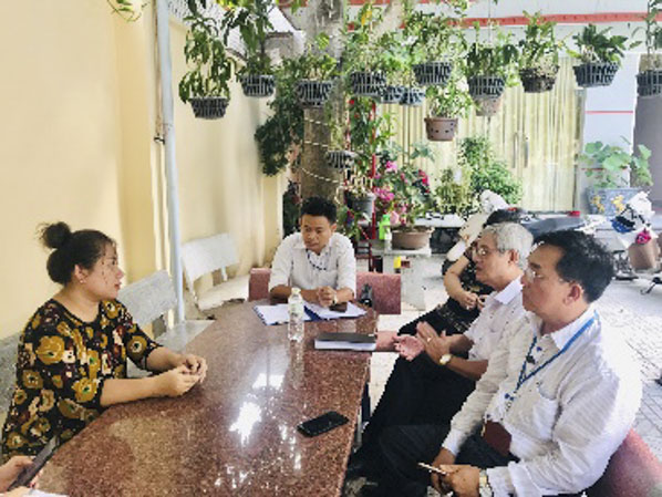 Thanh tra Sở Du lịch phối hợp với Đoàn kiểm tra liên ngành TP. Vũng Tàu làm việc với đại diện căn hộ Anh Đào.