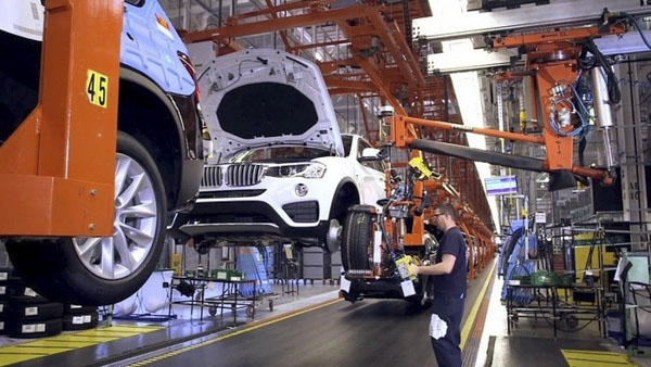 EU sẽ trả đũa bằng việc áp thuế bổ sung đối với lượng hàng hóa trị giá 35 tỷ euro của Mỹ nếu Washington áp dụng thuế quan  trừng phạt đối với ô tô của châu Âu.
