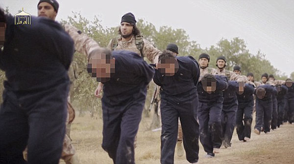 Tù binh Syria bị IS dẫn giải đến BV Hussein để mổ lấy nội tạng.
