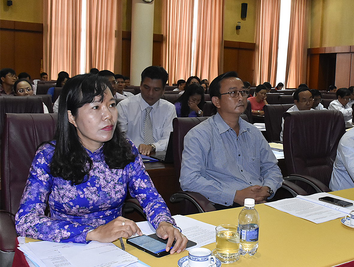 Các đại biểu tham dự hội nghị.