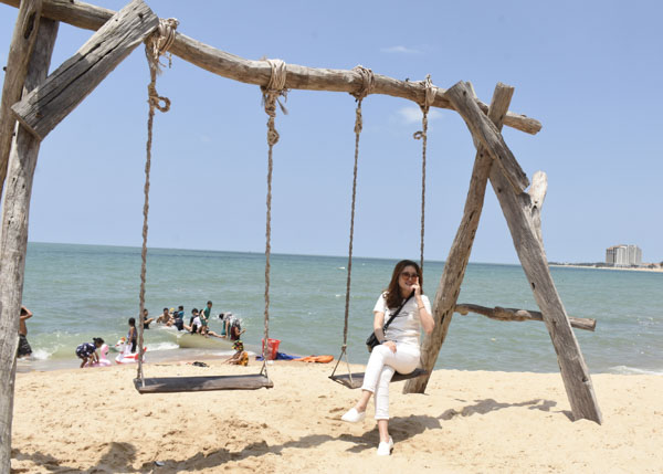 Du khách checkin tại Hương Phong-Hồ  Cốc Beach Resort.