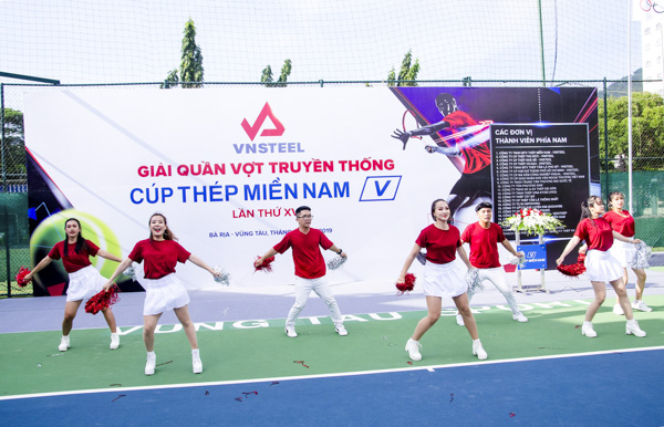 Một tiết mục nhảy hiện đại tại lễ khai mạc “Giải Quần vợt truyền thống - Cúp Thép miền Nam /V/ lần thứ XVIII năm 2019”.