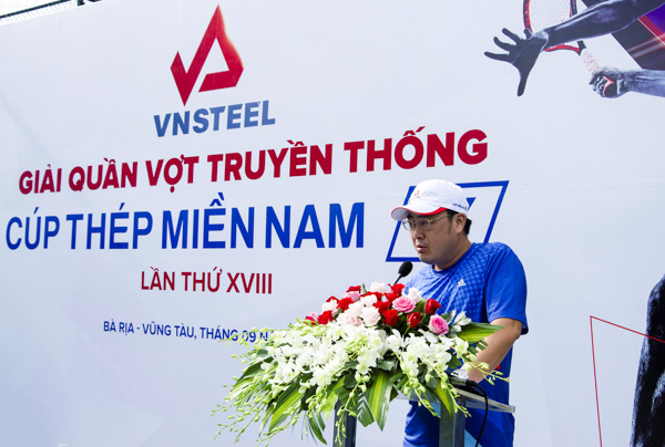 Ông Nguyễn Nguyên Ngọc, Tổng Giám đốc Công ty Thép miền Nam, Trưởng Ban Tổ chức “Giải Quần vợt truyền thống - Cúp Thép miền Nam /V/ lần thứ XVIII năm 2019” phát biểu khai mạc giải đấu.
