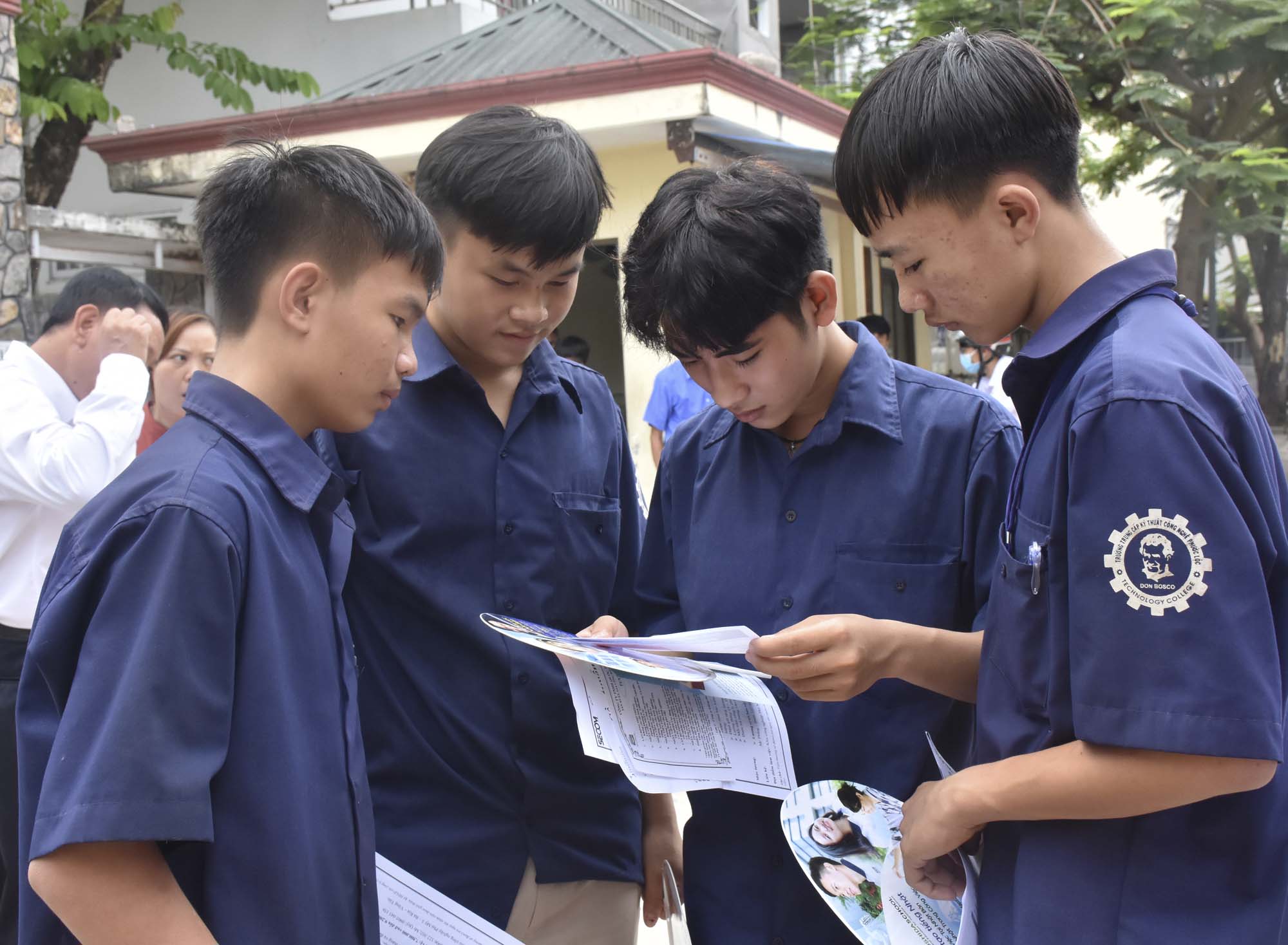 Lao động trên địa bàn TX.Phú Mỹ tìm hiểu thông tin việc làm tại phiên giao dịch việc làm lần thứ 3 năm 2019. Ảnh: TUYẾT MAI