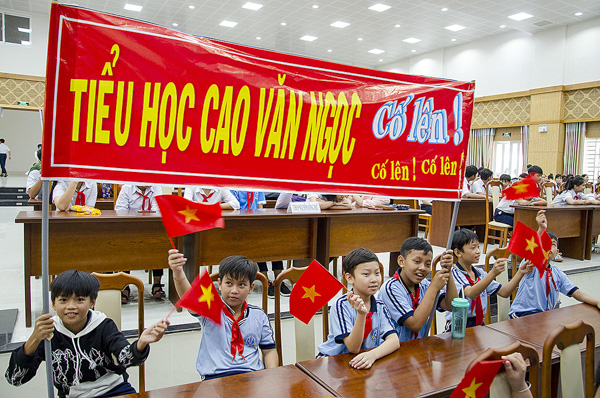 HS Trường TH Cao Văn Ngọc cỗ vũ hội thi.  