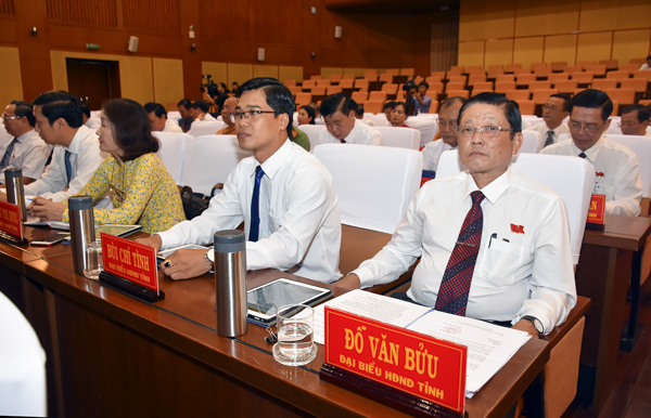 Các đại biểu HĐND tỉnh tham dự Kỳ họp.