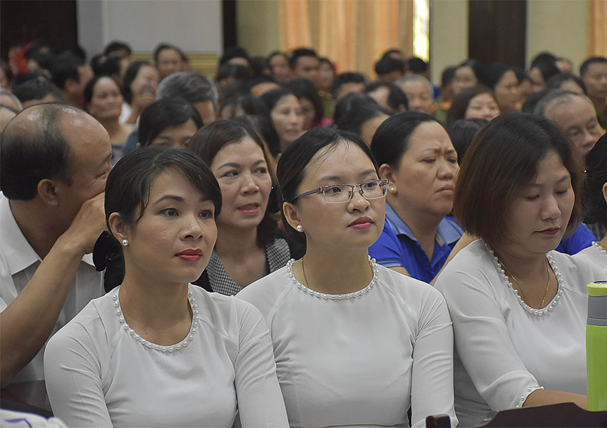 Các cổ động viên tham gia cổ vũ hội thi.