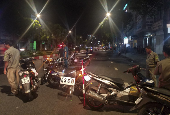 Ngay sau khi xảy ra vụ hỗn chiến trên đường Lê Hồng Phong, TP.Vũng Tàu, lực lượng chức năng nhanh chóng có mặt và phong tỏa hiện trường để phục vụ công tác điều tra.
