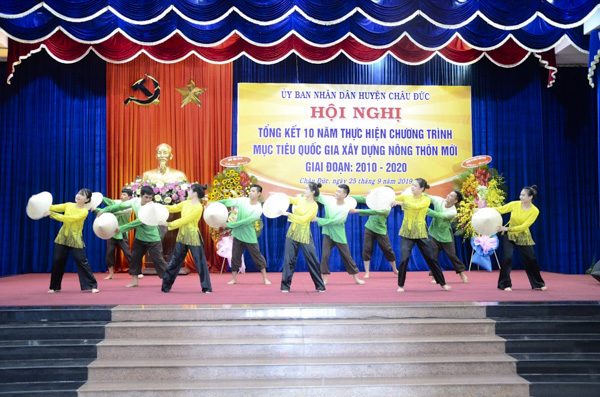 Một tiết mục biểu diễn văn nghệ chào mừng hội nghị.