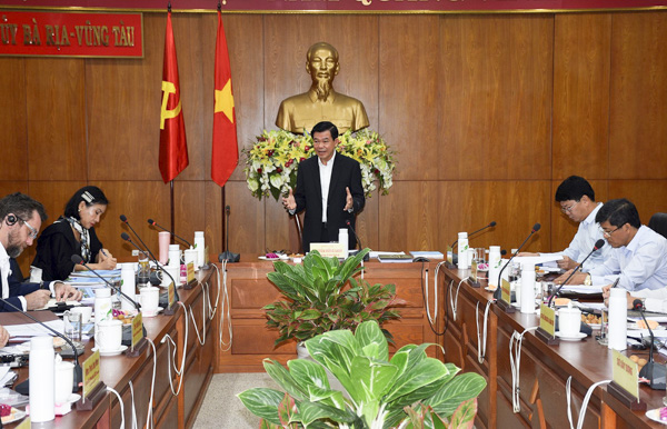 Ông Nguyễn Hồng Lĩnh, Ủy viên Trung ương Đảng, Bí thư Tỉnh ủy, Chủ tịch HĐND tỉnh chủ trì buổi làm việc với đại diện Tập đoàn Abdulla Bin Zayed (Các Tiểu Vương quốc Ả Rập Thống nhất) và Tập đoàn IMG (Việt Nam).