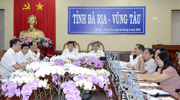 Ông Nguyễn Hồng Lĩnh, Ủy viên Trung ương Đảng, Bí thư Tỉnh ủy, Chủ tịch HĐND tỉnh và ông Lê Tuấn Quốc, Phó Chủ tịch UBND tỉnh chủ trì tại điểm cầu BR-VT.