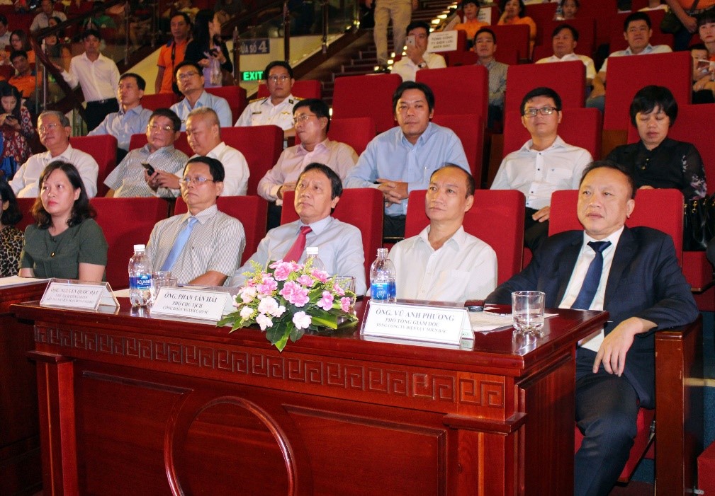 Các đại biểu dự lễ khai mạc hội thi “Người làm công tác an toàn, vệ sinh, lao động giỏi toàn quốc năm 2019”. 
