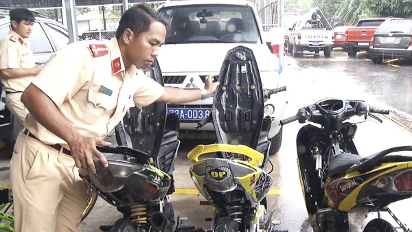 Lực lượng CSGT đường bộ Công an tỉnh thu giữ các xế đua.