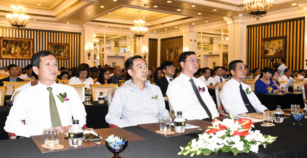 Các đại biểu dự họp mặt.