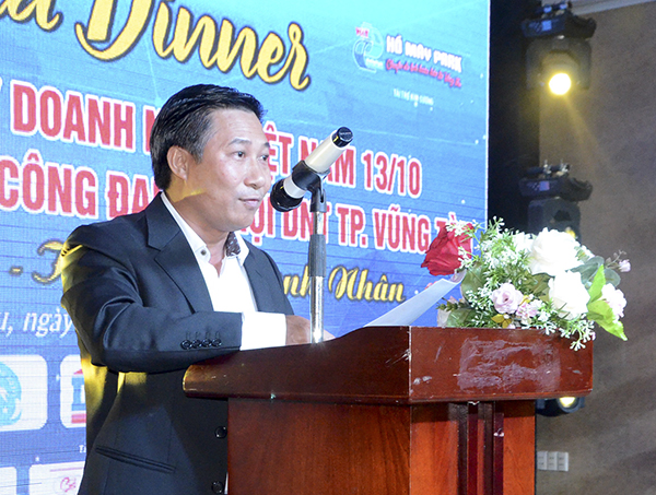 Ông Lê Đình Thắng, Chủ tịch Hội Doanh nhân trẻ tỉnh phát biểu khai mạc Gala.