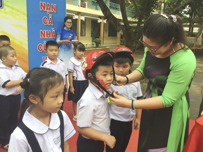 Học sinh Trường TH Lê Thành Duy được tặng MBH nhân dịp đầu năm học 2019-2020.