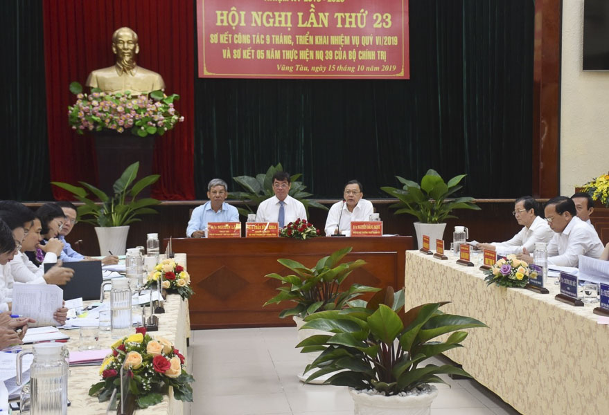 Trần Đình Khoa, Ủy viên Ban Thường vụ Tỉnh ủy, Bí thư Thành ủy; Nguyễn Đăng Minh, Phó Bí thư Thường trực Thành ủy; Nguyễn Lập, Chủ tịch UBND TP.Vũng Tàu chủ trì hội nghị.