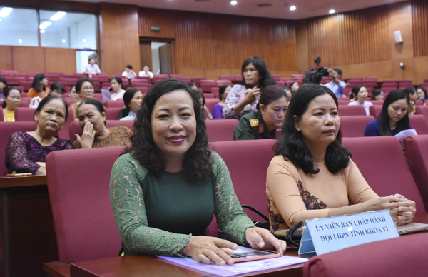 Các đại biểu tham dự buổi họp mặt