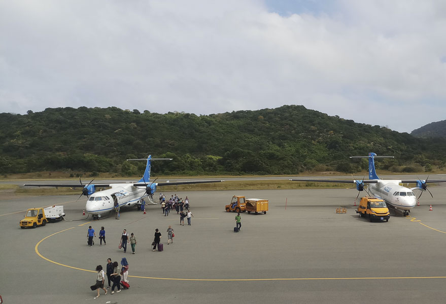 Sân bay Cỏ Ống (huyện Côn Đao đón du khách.