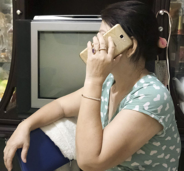 Hãy cảnh giác khi nhận cuộc gọi từ người lạ yêu cầu chuyển tiền vào tài khoản lạ để thực hiện một giao dịch tài sản “tự nhiên có lợi cho mình”.  Ảnh (minh họa): GIA BẢO